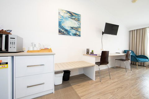 New England Motor Lodge - Accommodation Gold Coast 2