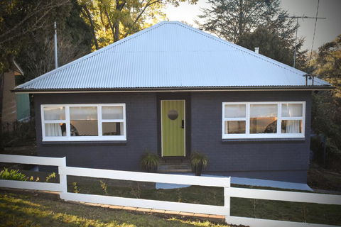 NEW Winston Cottage Leura Views & Location - Accommodation Gold Coast 0