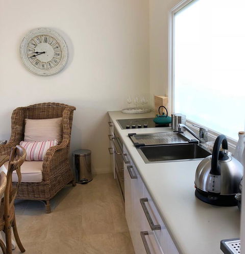 NEW: Tranquil Retreat -The Barn House Ingleside, Northern Beaches - Gold Coast 4U 3