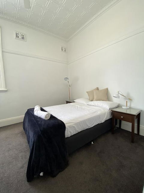 Newcastle Hotel - Gold Coast 4U 1