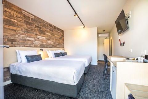 Nightcap At Westside Hotel - Gold Coast 4U 0