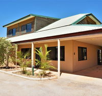 Ningaloo Breeze Villa 3 - 3 Bedroom Fully Self-Contained Holiday Accommodation - Gold Coast 4U