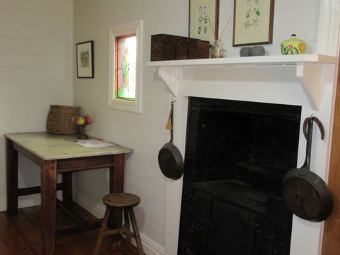 Nivani 1880's Cottage - Gold Coast 4U 1