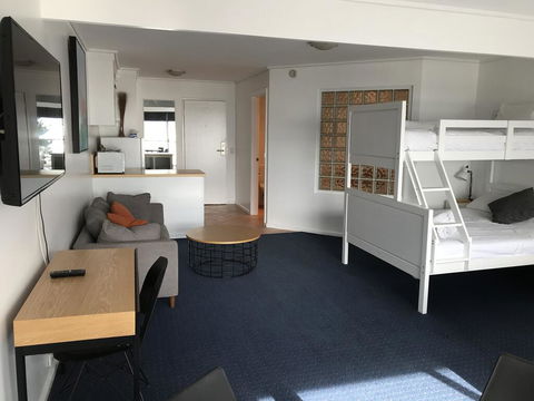 North Pier Hotel - Accommodation Gold Coast 2