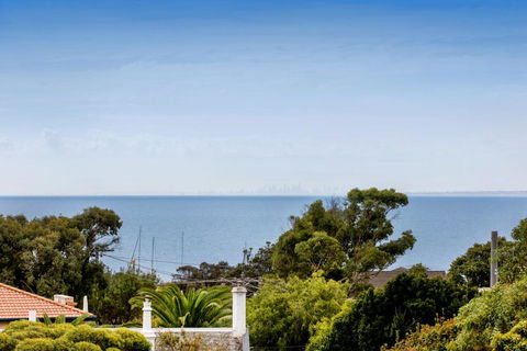 NORTH POINT RETREAT - MORNINGTON - Accommodation Gold Coast 1