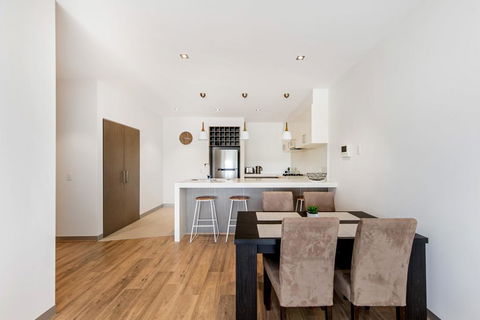 NORTH POINT RETREAT - MORNINGTON - Accommodation Gold Coast 0