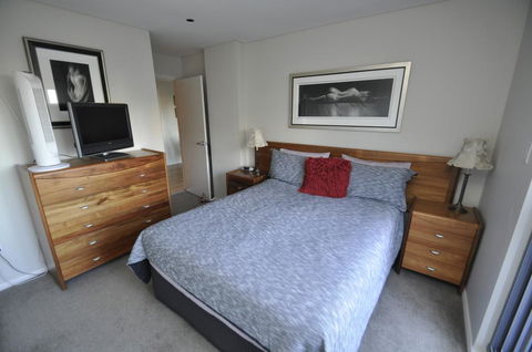 NORTH SYDNEY FULLY SELF CONTAINED MODERN 2 BED APARTMENT (16WAL) - Accommodation Gold Coast 0