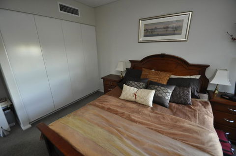 NORTH SYDNEY FULLY SELF CONTAINED MODERN 2 BED APARTMENT (16WAL) - Accommodation Gold Coast 2