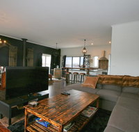 Oak  Barrel / 7 Twynam Street - Accommodation Gold Coast