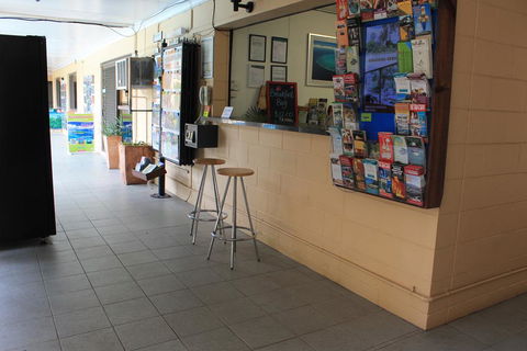 Oasis Inn Apartments - Gold Coast 4U 1