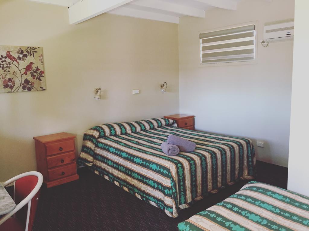 Peak Hill NSW Accommodation Gold Coast