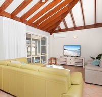 Occy's  Fingal Bay - Gold Coast 4U