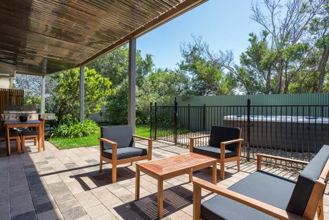 Ocean Breeze Retreat - With Spa And Space - Accommodation Gold Coast 3