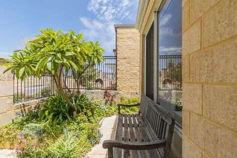 Ocean Keys Cottage - Free WiFi - Accommodation Gold Coast 2