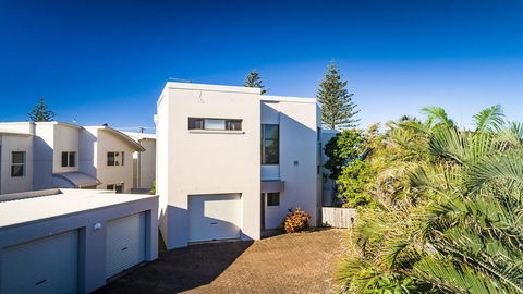 OCEAN WAVES - WiFi - Accommodation Gold Coast 3