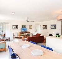 Oceanic Dr 133 - WHALE WATCHERS DELIGHT - Gold Coast 4U