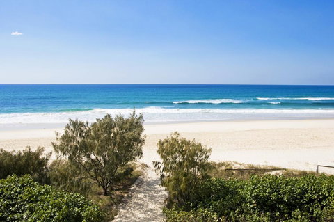 Oceanside Resort - Absolute Beachfront Apartments - Accommodation Gold Coast 1