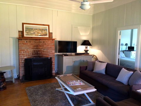 Old Schoolmaster's Cottage On The Barrington River - Accommodation Gold Coast 2