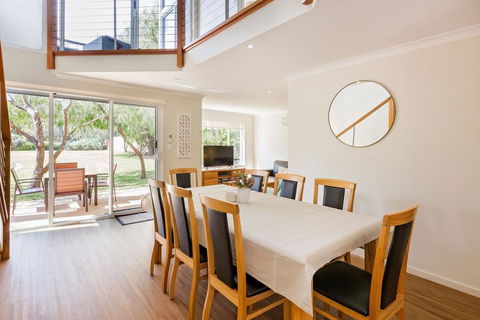 ON THE BEACH - Villa Over The Road From The Beach - Accommodation Gold Coast 1