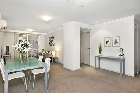 One Bedroom Apartment Atchison St(L1006) - Gold Coast 4U 1
