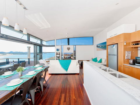 One Mile Cl, Townhouse 22, 26, The Deckhouse - Accommodation Gold Coast 3