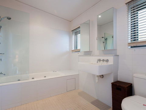 One Mile Ridge', 12a/26 One Mile Close - Stunning Views, Air Con, Infinity Pool - Gold Coast 4U 2
