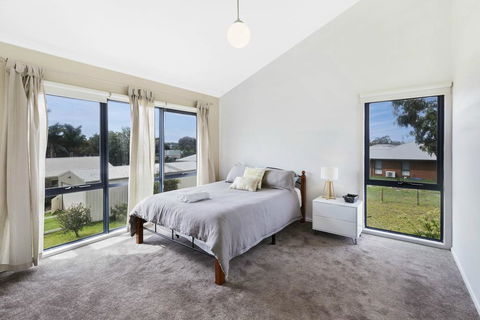 Orense - Waterviews In Newlands Arm - Accommodation Gold Coast 2