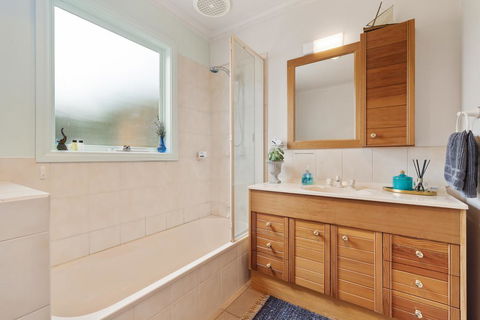 Ourania Luxury Bed And Breakfast Sleeps 7 - Accommodation Gold Coast 1