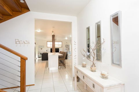 OUTRIGGER - Accommodation Gold Coast 2