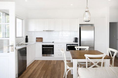 Pa's Beach House - Apartment 2 - Gold Coast 4U 1