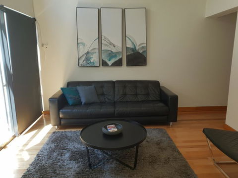 Pakenham Palace - Two Bedroom Converted Warehouse Apartment - Accommodation Gold Coast 3