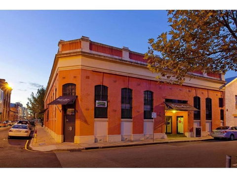 Pakenham Palace - Two Bedroom Converted Warehouse Apartment - Accommodation Gold Coast 0