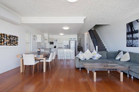 Palm Beach Beachfront Townhouse - Accommodation Gold Coast 2