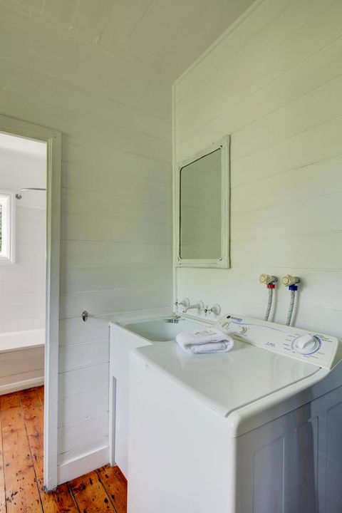 Palm Cottage - Pet Friendly Victorian Cottage - Gold Coast 4U 3