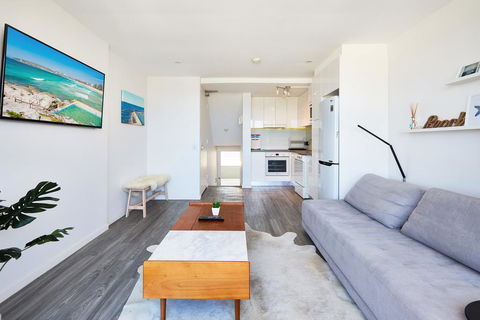 Panoramic Ocean Views In Stylish Manly Apartment - Gold Coast 4U 2