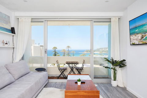 Panoramic Ocean Views In Stylish Manly Apartment - Gold Coast 4U 0