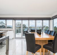Paradise Point - Tamar Valley 14 Persons Residence with pool - Accommodation Gold Coast