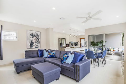 Park Avenue Luxe Townhouse Brand New Sleeps 9 - Gold Coast 4U 0