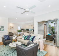 Park Avenue Townhouse Retreat Brisbane Sleeps 10 - Gold Coast 4U