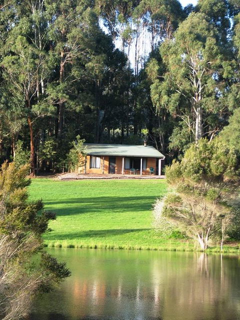 Pemberton Lake View Chalets - Accommodation Gold Coast 3