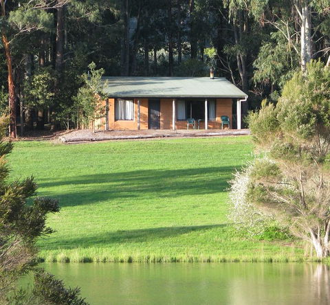 Pemberton Lake View Chalets - Accommodation Gold Coast 0