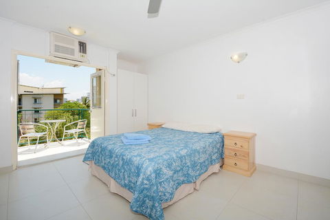 Peninsular Apartments - Accommodation Gold Coast 2