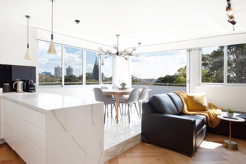 Penthouse Designer Apartment Close To City - Gold Coast 4U 2