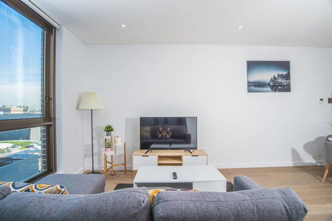 Perfect Location, CBD 2Bed2Bath APT, Parking, Wifi - Gold Coast 4U 1