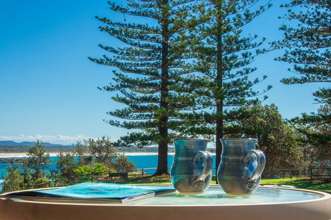 PERFECTLY POSITIONED BEACHFRONT APARTMENT-GREAT LOCATION WITH OCEAN VIEWS - Accommodation Gold Coast 0