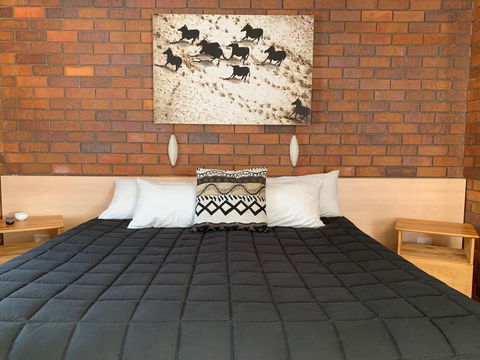 Peter Allen Motor Inn - Accommodation Gold Coast 2