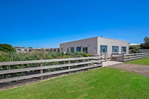 Peterborough House Motel - Accommodation Gold Coast 1
