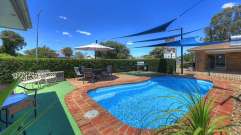Pevensey Motor Lodge - Accommodation Gold Coast 0