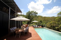 Phoenix Eumundi Bed  Breakfast