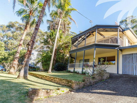 Picturesque Lizzie Palms 1 - Accommodation Gold Coast 3